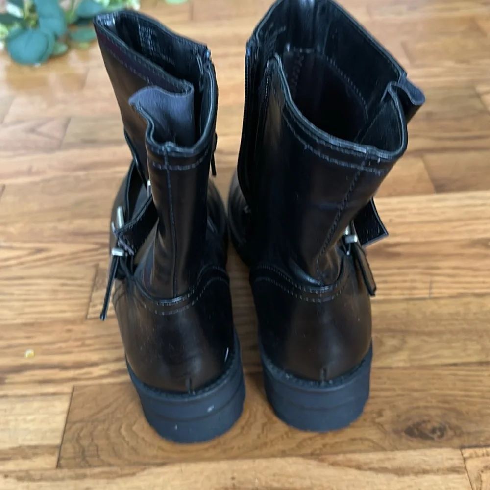 Black buckle boots. -previously owned Goth? Pirate costume? - Picture 5 of 8